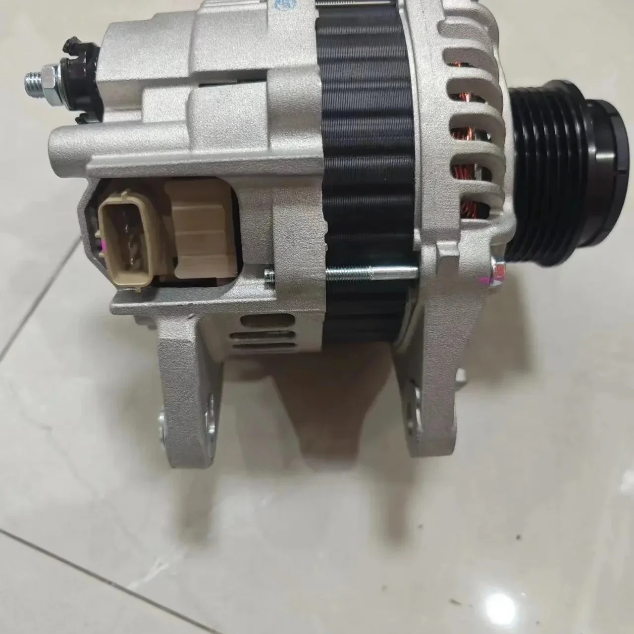 

Automotive alternator for L200 1800A311