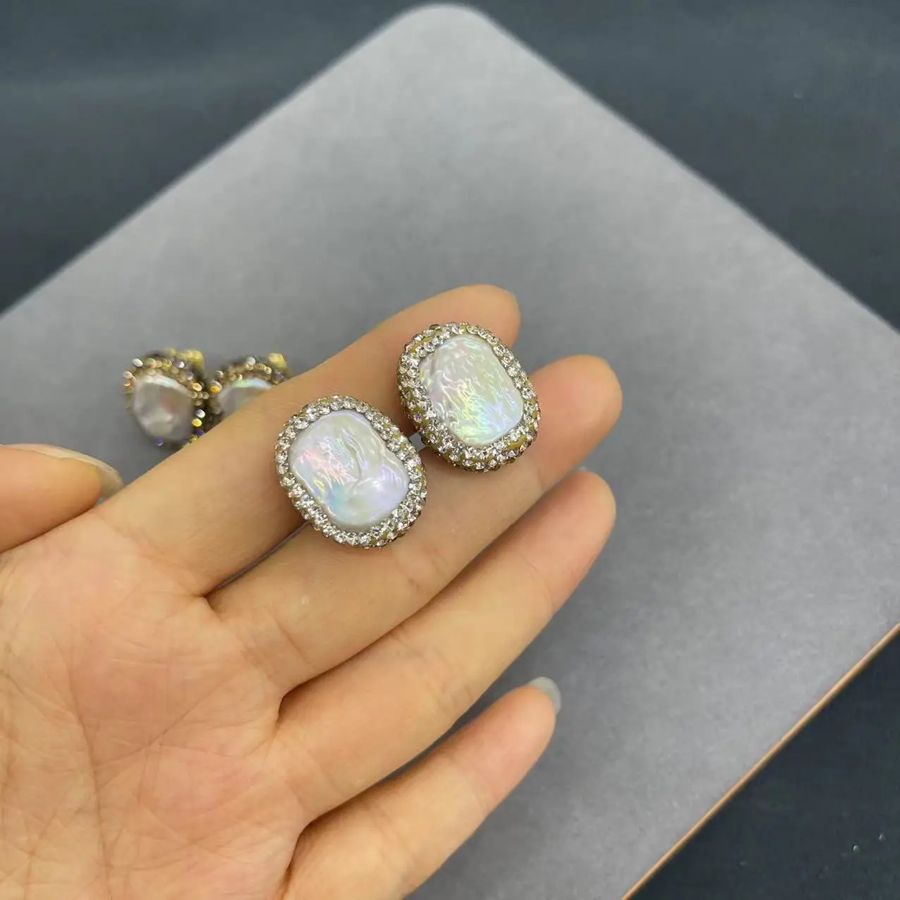 DIY accessories Natural baroque freshwater pearl earrings, high-end retro point diamond earrings, personalized evening light lux