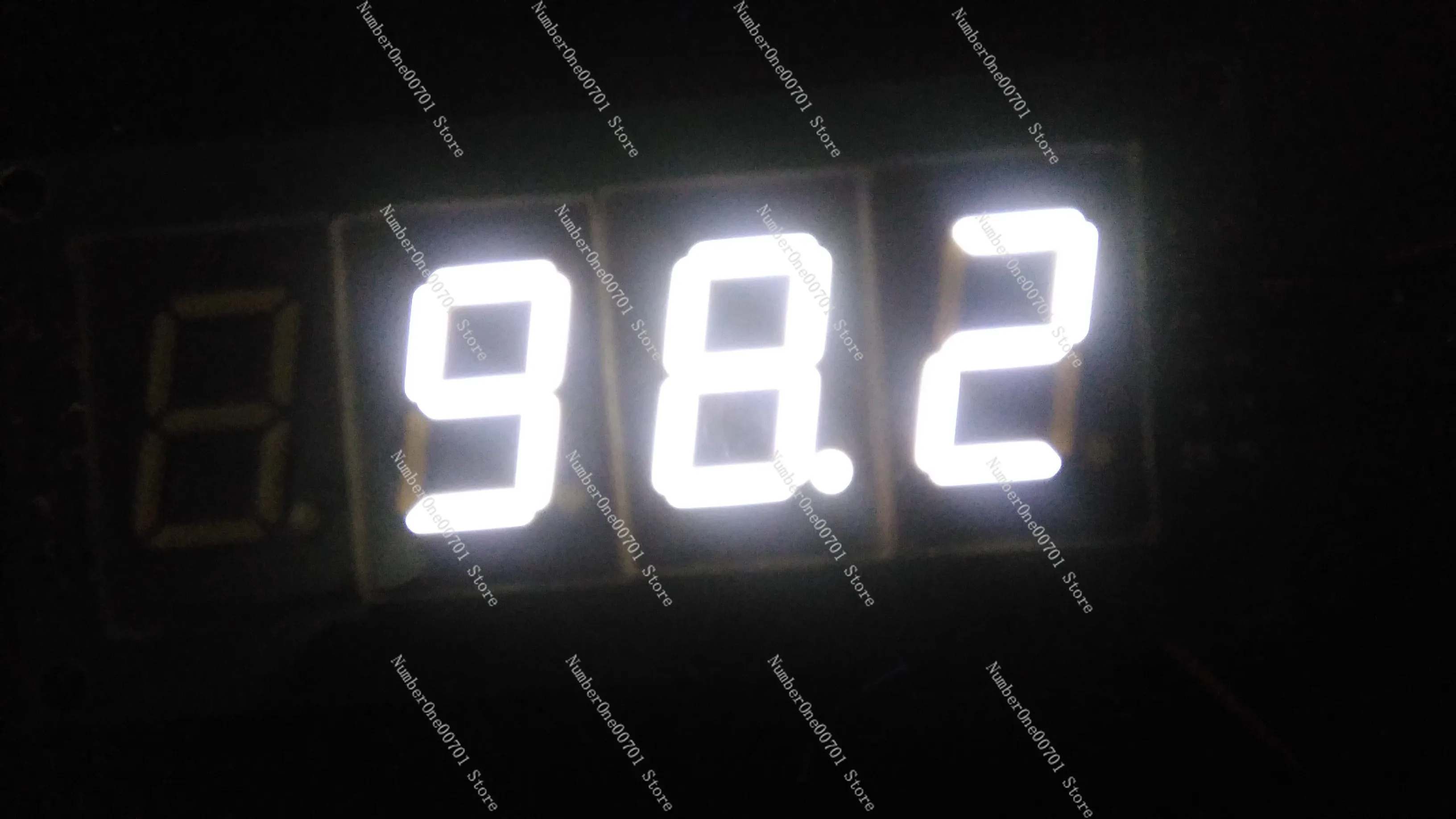 Frequency Counter with AM/FM Signal Detection, Mini RF Meter for Radio Maintenance, Pocket Frequency Tester
