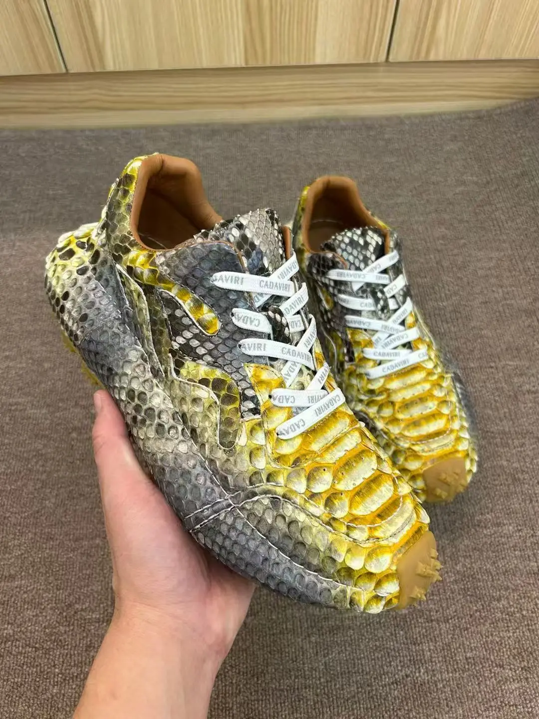 حذاء رجالي أصلي 100% من جلد الثعبان الحقيقي، حذاء رياضي رجالي عالي الجودة من جلد الثعبان باللون الذهبي والأصفر مع بطانة بقرة #1