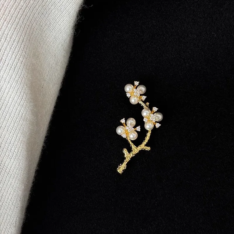 Hanfu Shi's Pearl Plum Blossom Brooch Female Niche Design High-Grade Temperament DIGGentle Sweater Corsage New Chinese Style Pin