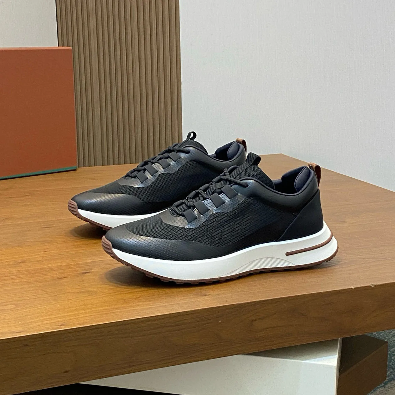 

2026ss Men's Mesh Leather Low-top Lace-up Casual Sports Shoes with Thick Bottom and Fashionable Running Shoes