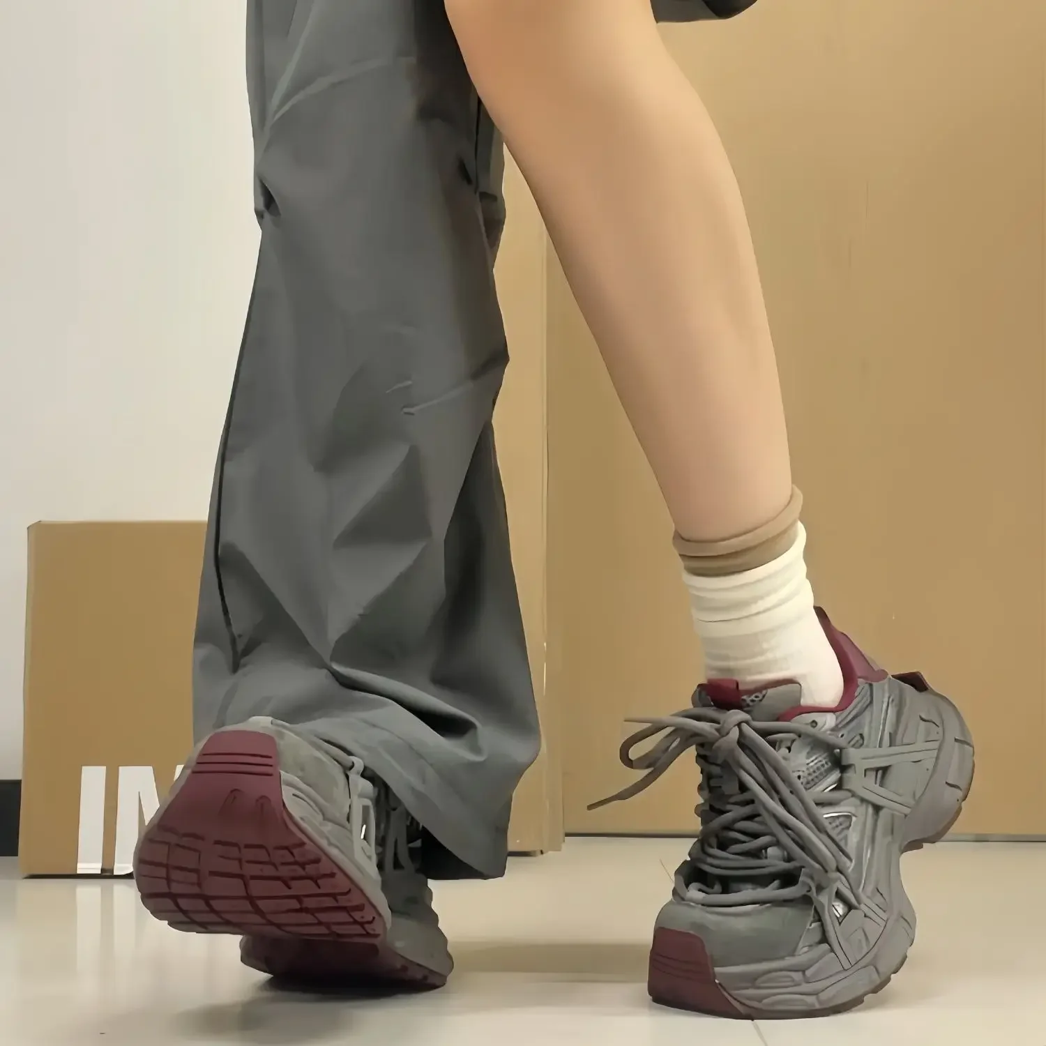 

Женская спортивная обувь на высокой платформе, прогулочная вулканизированная обувь, удобная и элегантная модная эстетичная женская обувь 2025 года