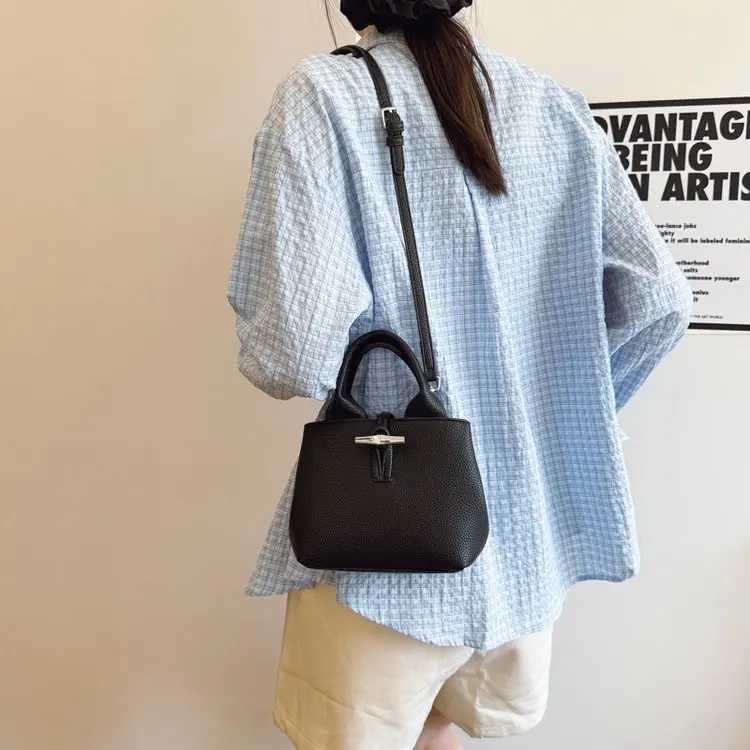 

High-Quality Leather Crossbody-Bag By Luxury Brand, Women Messenger Bag Designed By Famous Designer Elegant
