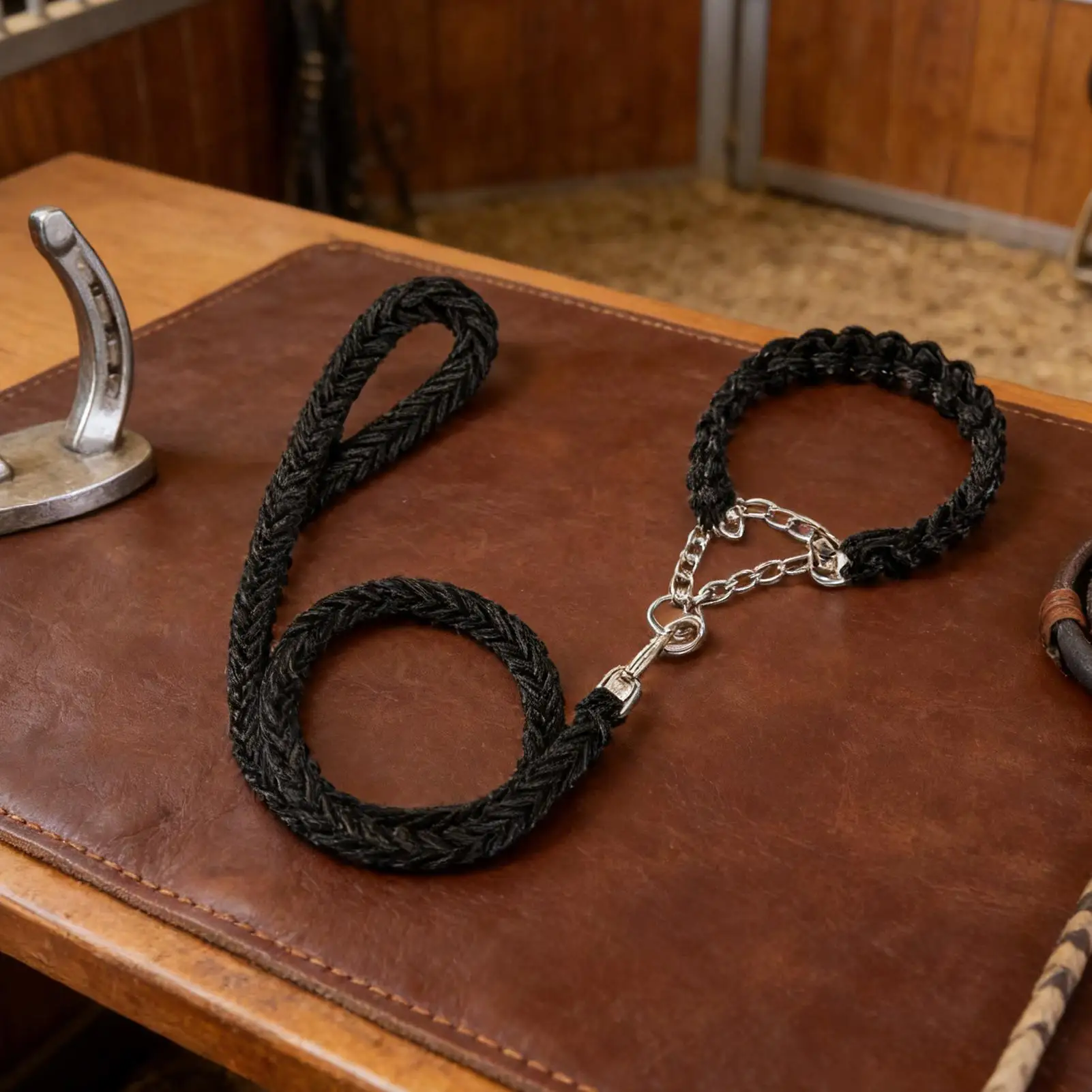 

Вертикальная настенная стойка для хранения и демонстрации седел с веревкой для подвешивания, для прицепов, гаражей, домов, конюшен, амбаров