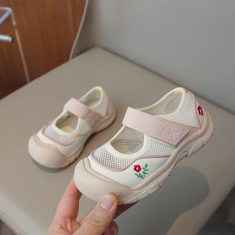 Zapatos Deportivos versátiles para niños y niñas, zapatillas con bordado de flores, con gancho y bucle, a la moda, para verano, novedad de 2024