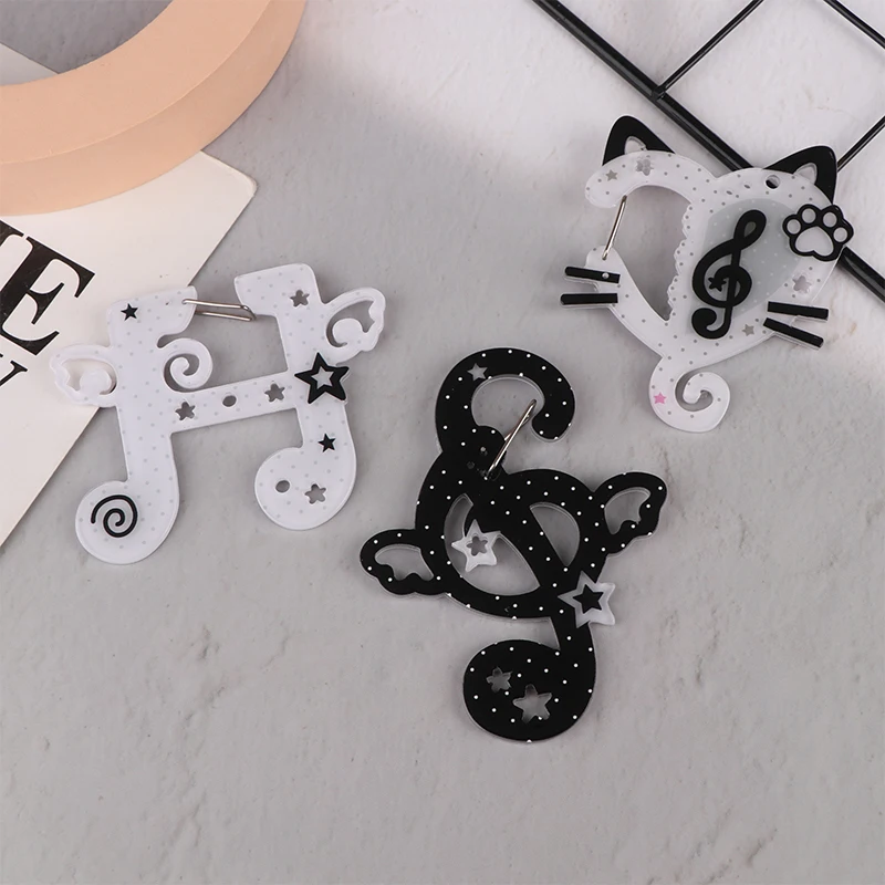 Kawaii أسود أبيض ملاحظات التوضيح الحلي المفاتيح حقيبة سحر الاكريليك قلادة حلقة تسلق ظهره قلادة الديكور الهدايا