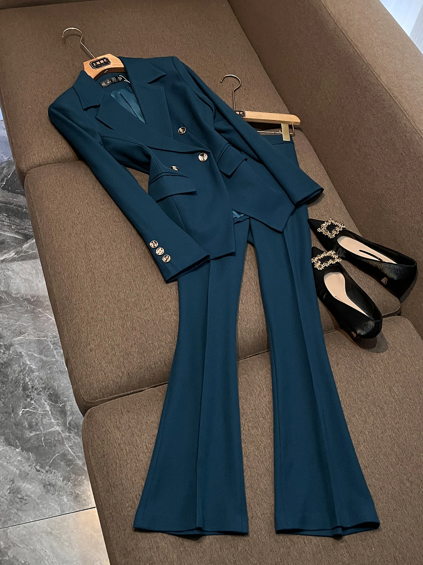 

Slim Fit Long Sleeve Women's Suit Set 2026 New Style Commute Style Tailored Blue Color Professional Looking OK567