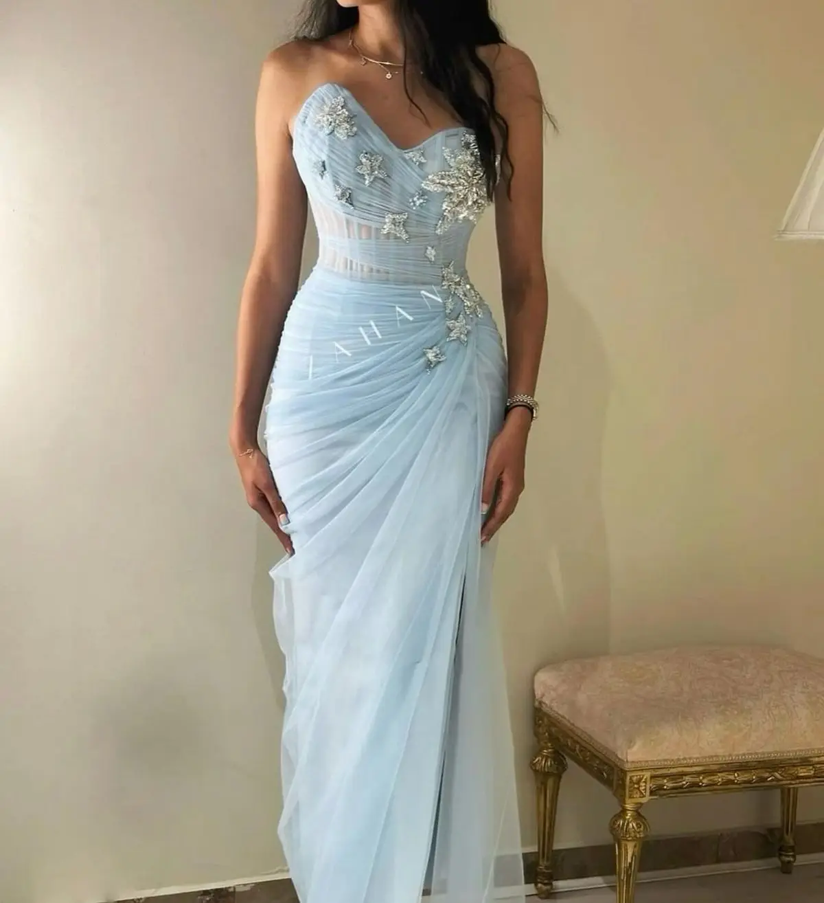 

Charming Blue Evening Dresses Glitter Beads Appliques Sleeveless Women Prom Gowns Sweep Train Customized Wedding Guest Gowns