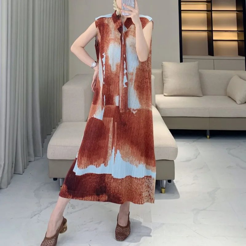

Miyake 2025 Summer New Dress Sleeveless, Dyed, Pleated Scarf Collar Dress Fashionable Plus Size Versatile Straight Tube Dress