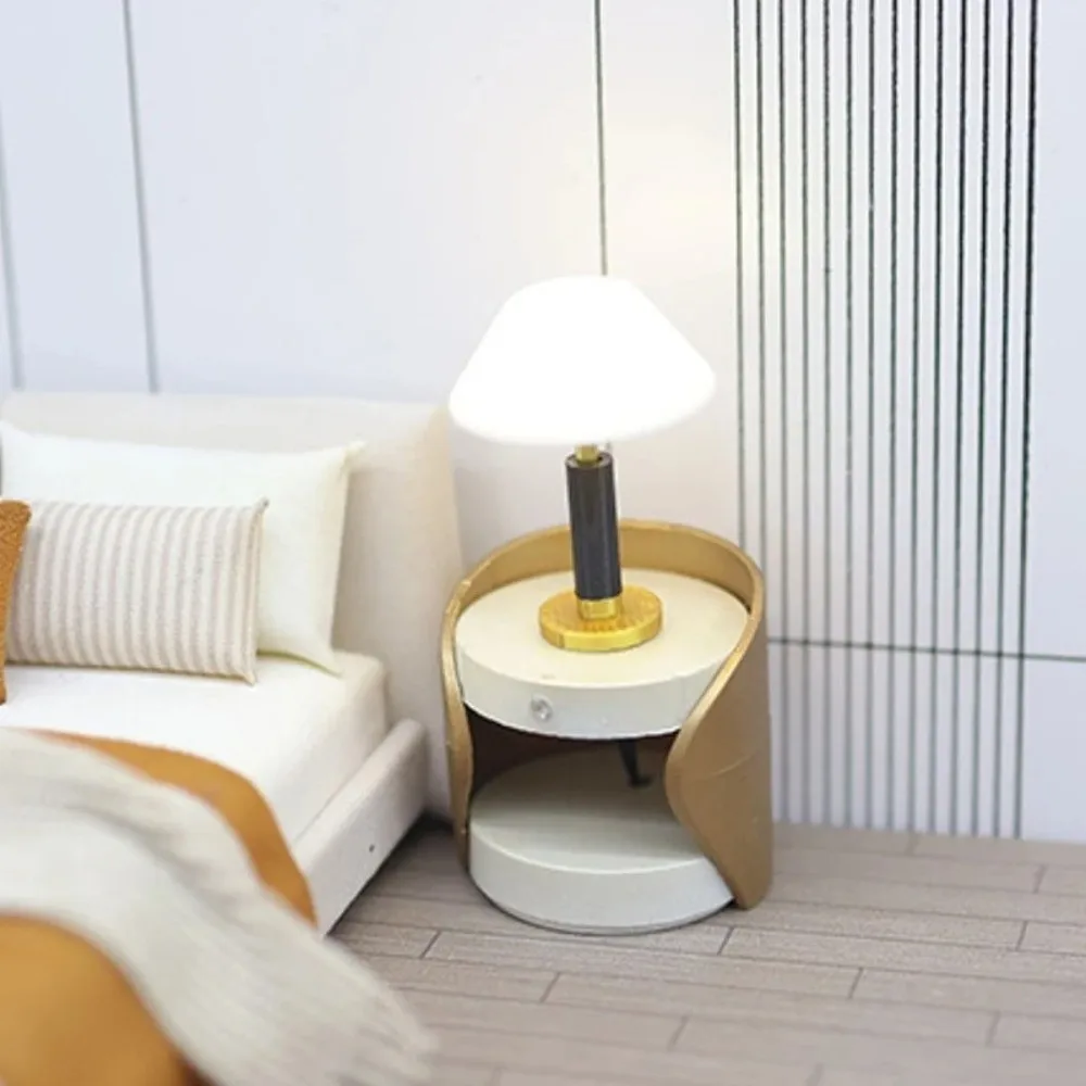 1 قطعة مصباح لعبة 1:20 أثاث بيت الدمى المصغر لتقوم بها بنفسك نموذج مصغر مكتب الجدول مصباح لمبة مكتب نمط اكسسوارات المنزل هدية