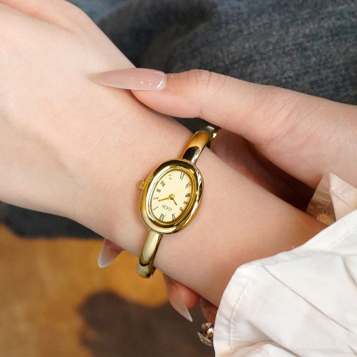 Brand Women's Watch Niche oval Bracelet Watches light luxury Full Diamond high-end Feeling Ladies Fashion Quartz Wristwatches