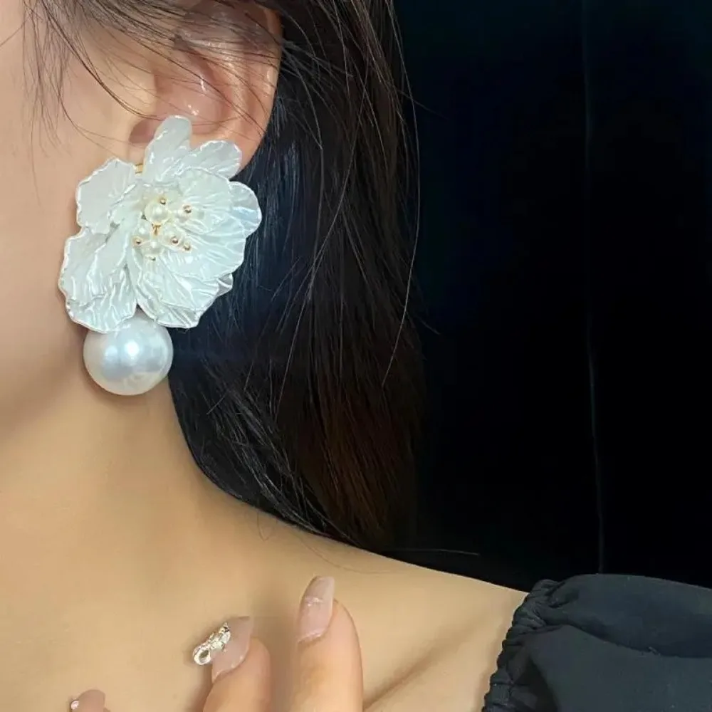 دخول الفرنسية الفاخرة المتخصصة تصميم الزفاف تقليد اللؤلؤ الأبيض زهرة استرخى أقراط للنساء موضة مجوهرات أنيقة الطرف #5