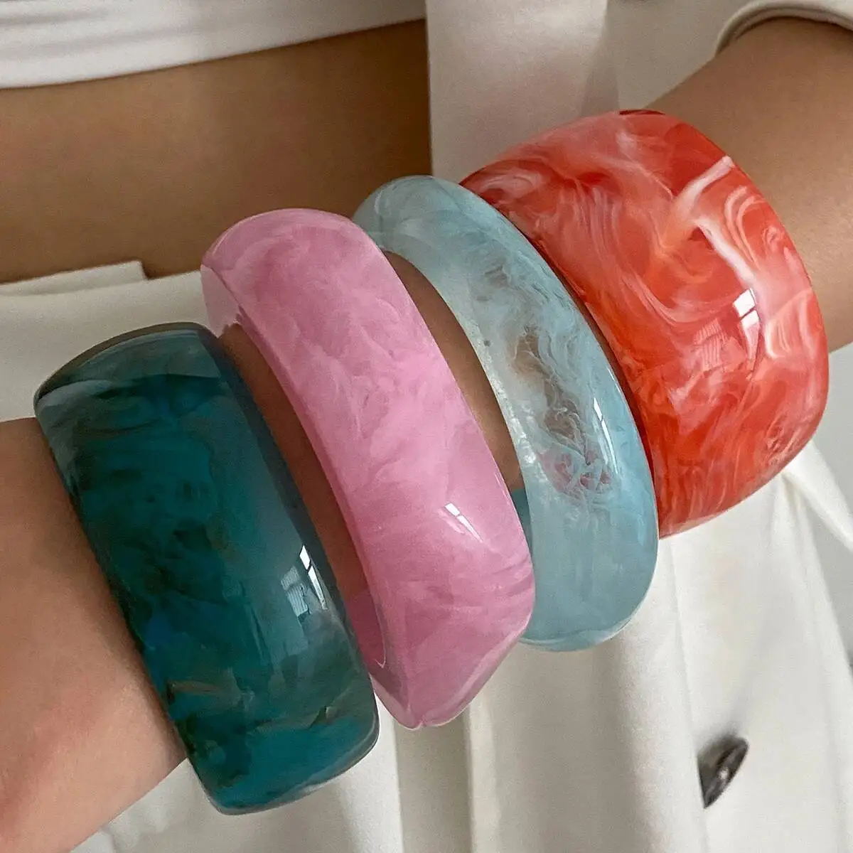 Salircon Vintage Acryl Übertriebene Unregelmäßige Geometrische Große Armreifen für Frauen Boho Harz Bunte Charm Armbänder Schmuck Geschenke