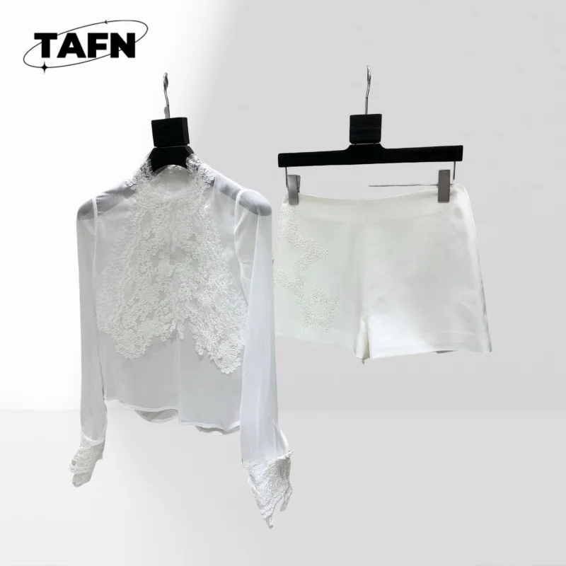 

Удобный женский комплект из юбки и топа, для повседневного или вечернего ношения. Модный женский комплект с юбкой и топом, легко стильный AH0144