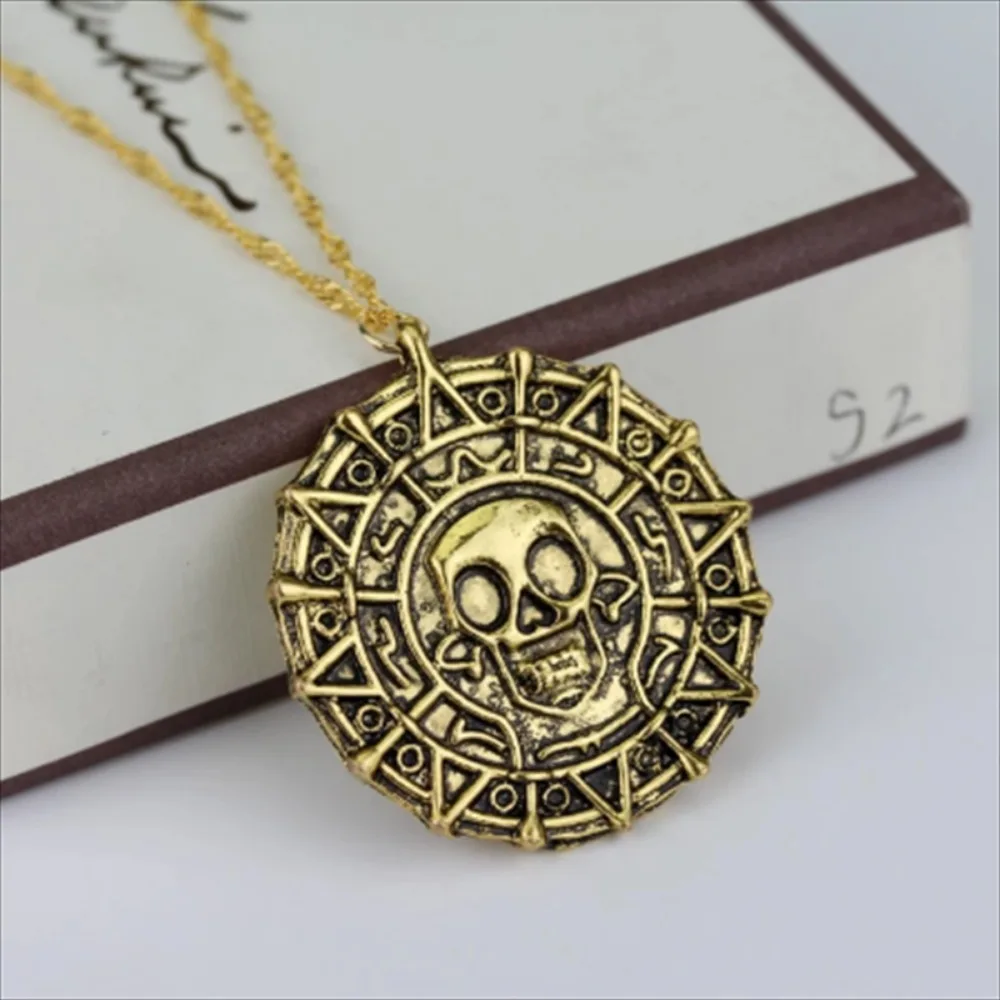 Retro Niche Pirates of The Caribbean Necklace Jack Sparrow Aztec Skull Pendant Coin Medal Simple Fashion Accessory