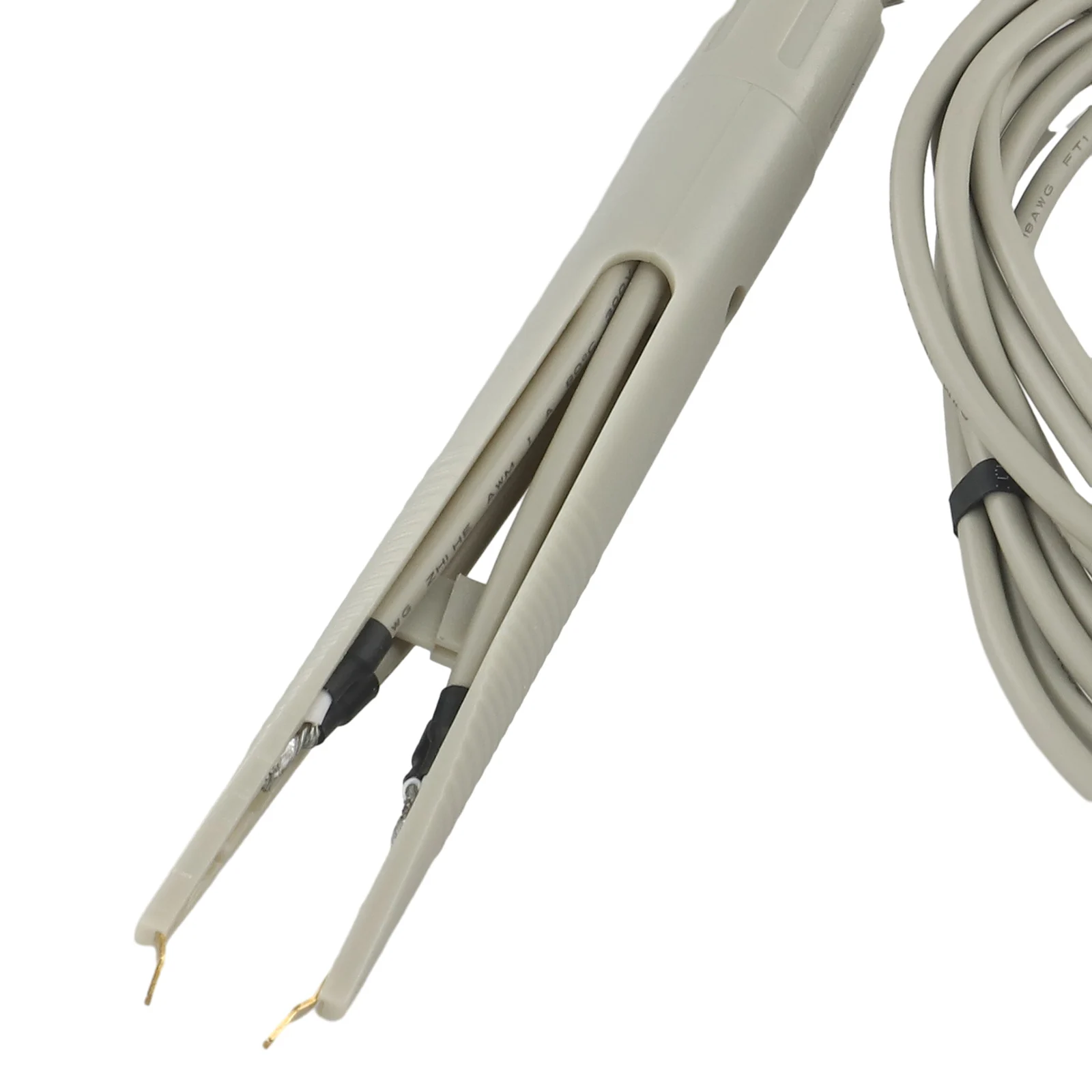 

1*Test Clip 780mm Long Test Clip 780mm BNC Clip Length Clip Opening 182mm BNC Circuit Connection Power Testing