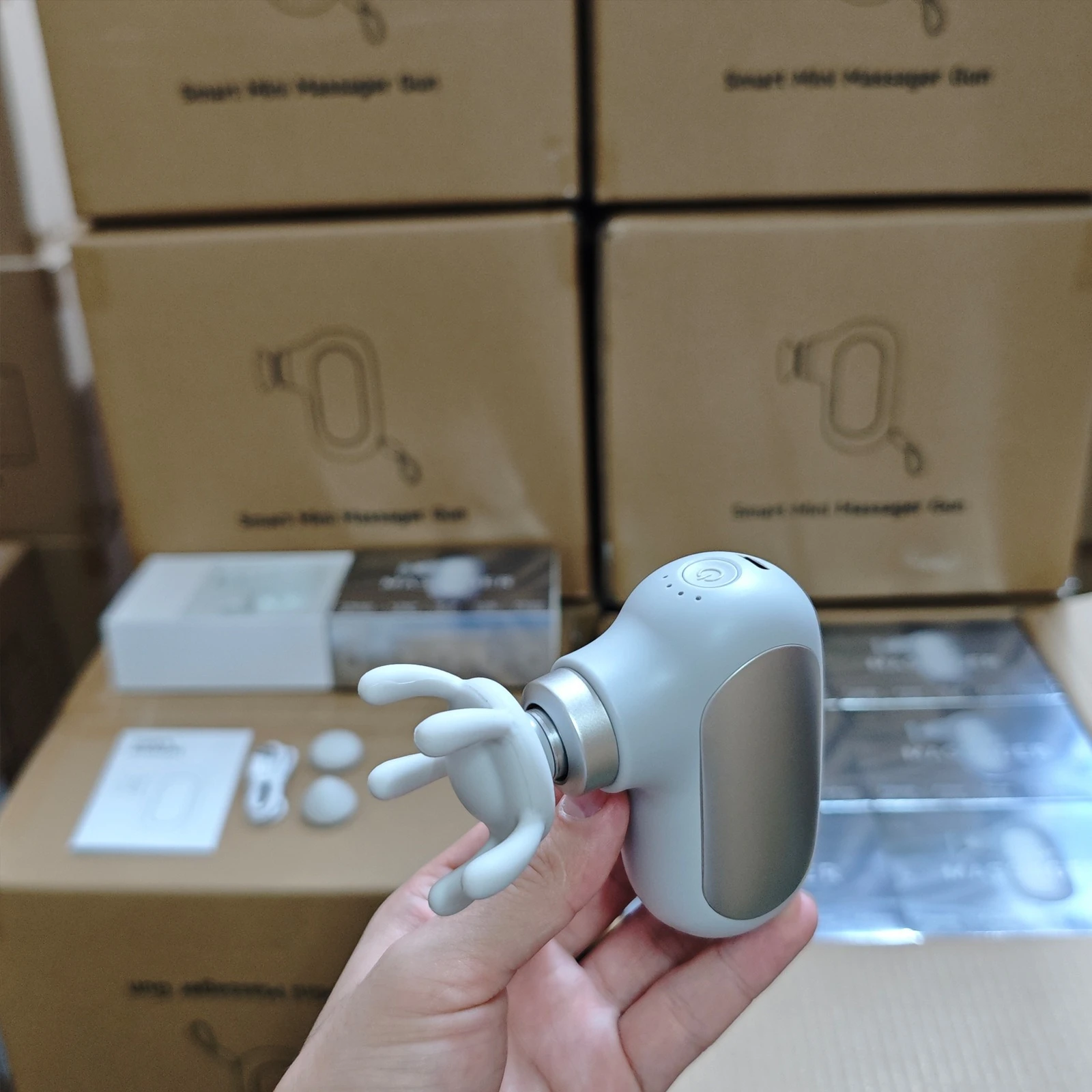 QQ55 new mini fascia gun, portable silent, electric facial fascia gun, spot wholesale.