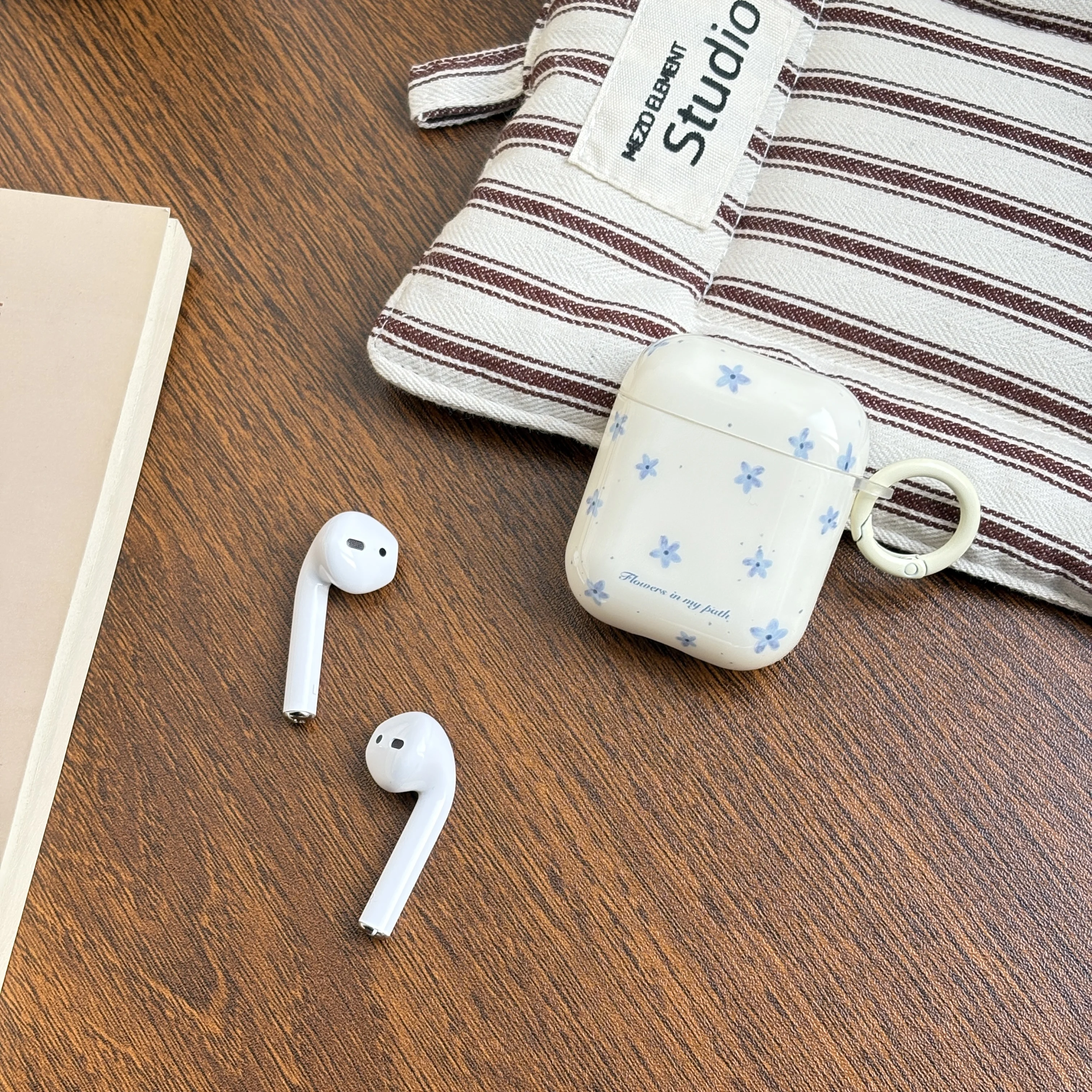 Simple Chic Full Screen Blue Small Floral Flower Blue Splash-Ink Cute Earphone Case Cover for AirPods 2 3 4 Pro 2 Pro 3