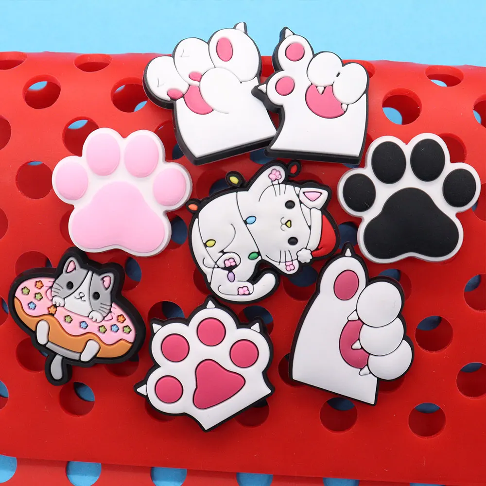 Cute PVC Shoe Charms for Kids, White Cat, Pink, Cat's Paw, Acessórios, Chinelos, Decorações, Presente de aniversário, Hot Sale, 1-8Pcs