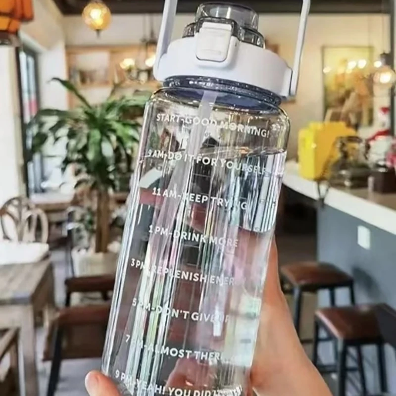 Tazza d'acqua di grande capacità da donna con cannuccia bottiglia d'acqua estiva sportiva da 2000ml bottiglia d'acqua in plastica