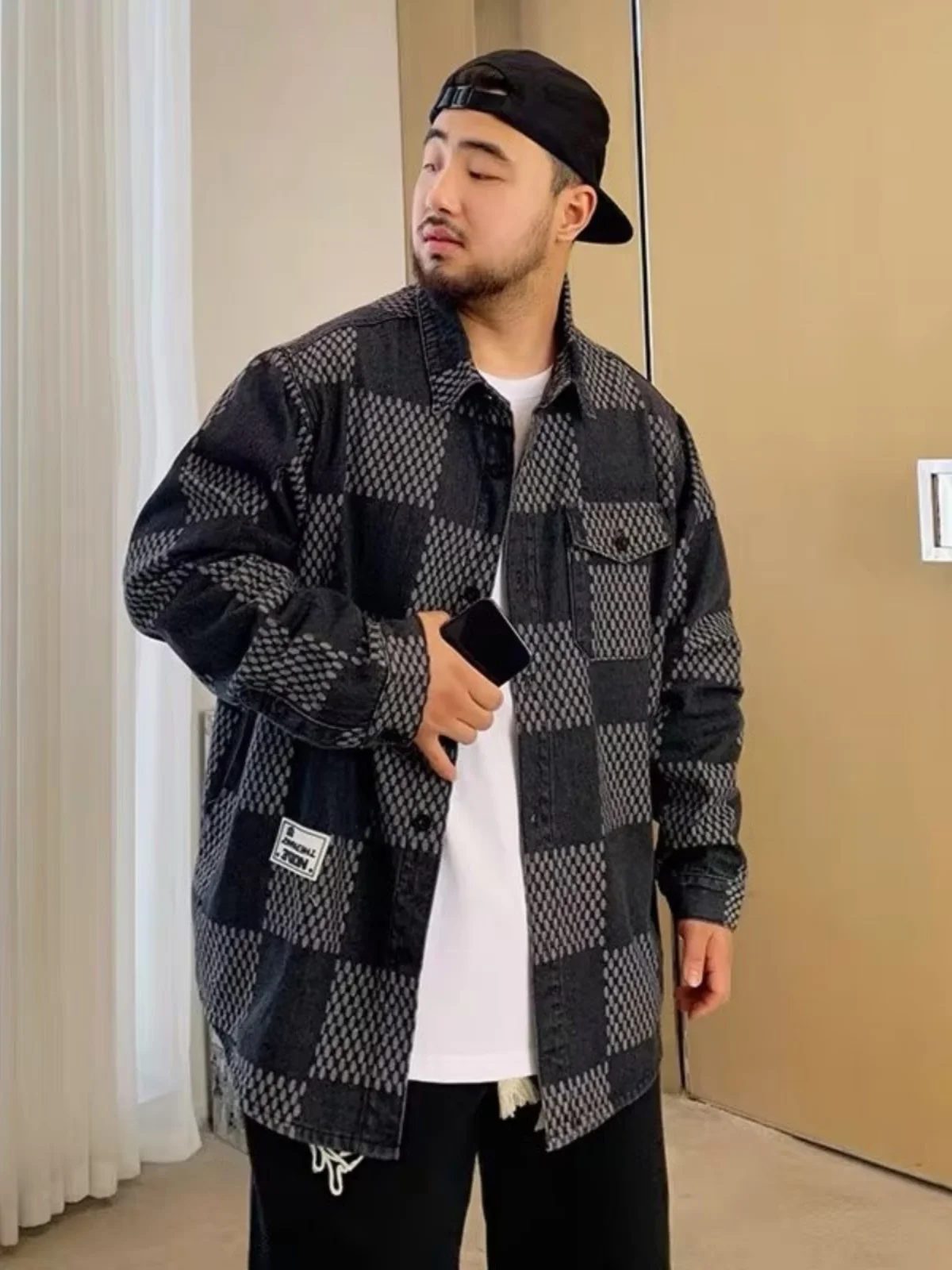 

Мужская джинсовая куртка свободного кроя с длинными рукавами, весенне-осенняя, тонкая, с узором в виде шахматной доски, модная, брендовая, больших размеров, очень большая, верхняя одежда