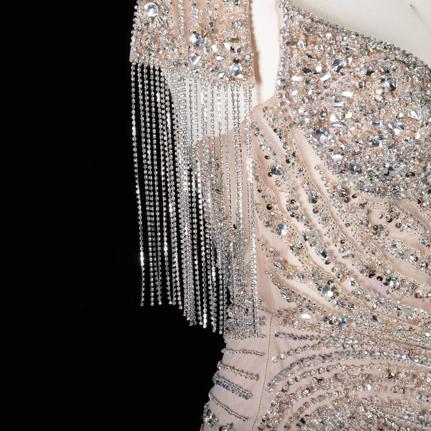 Sharon Said Luxuriöses Champagner-Abendkleid mit Quastenumhang, Diagonalen Strasssteinen, Meerjungfrauen-Schnitt, für formelle Anlässe und Partys, SS184, Maßanfertigung – Detail 6