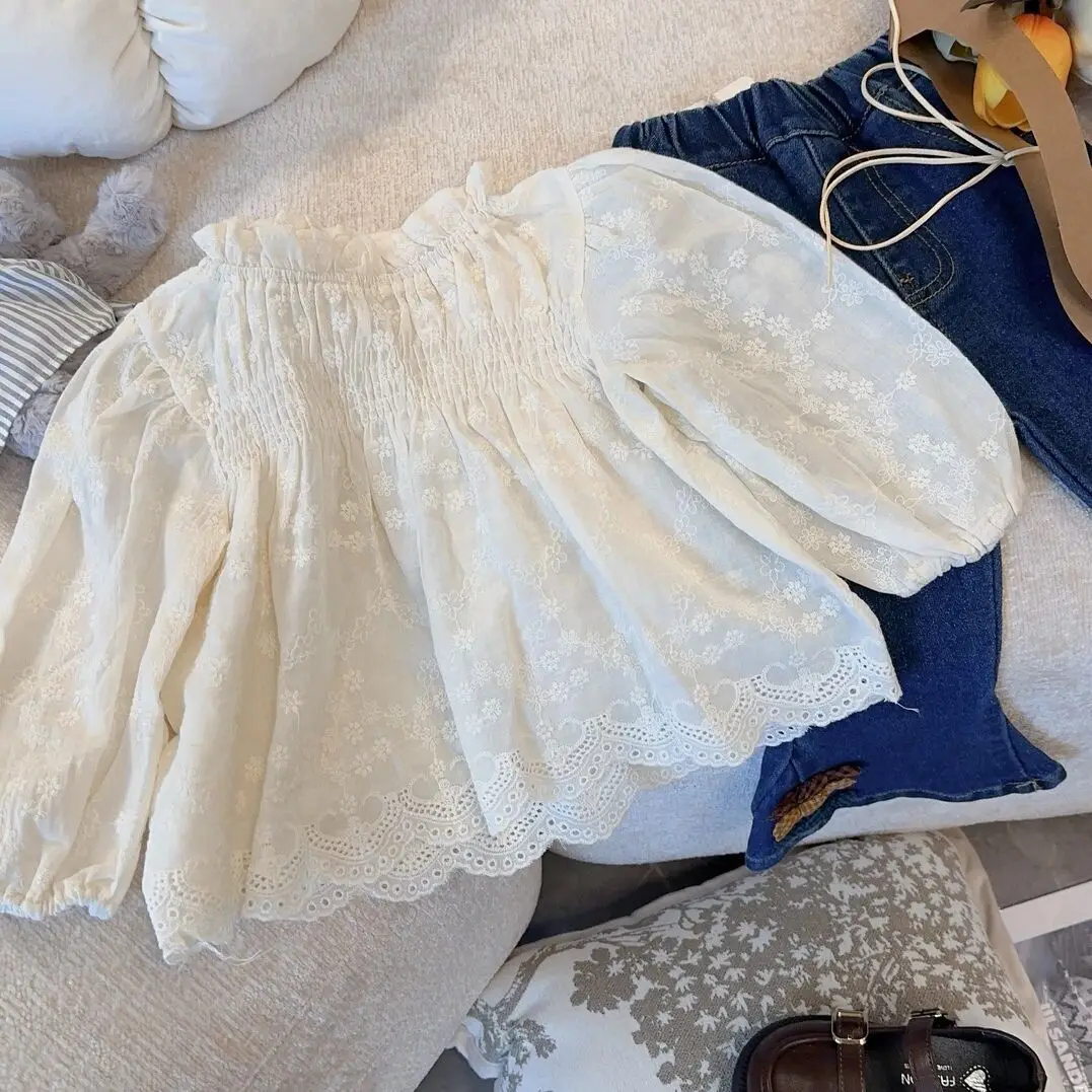 Милая рубашка с длинными рукавами и цветочной вышивкой для маленьких девочек, весна-лето, кружевная блузка, повседневная свободная рубашка в корейском стиле, топы Милая рубашка с длинными рукавами и цветочной вышивкой для маленьких девочек, весна-лето, кружевная блузка, повседневная свободная рубашка в корейском стиле, топы