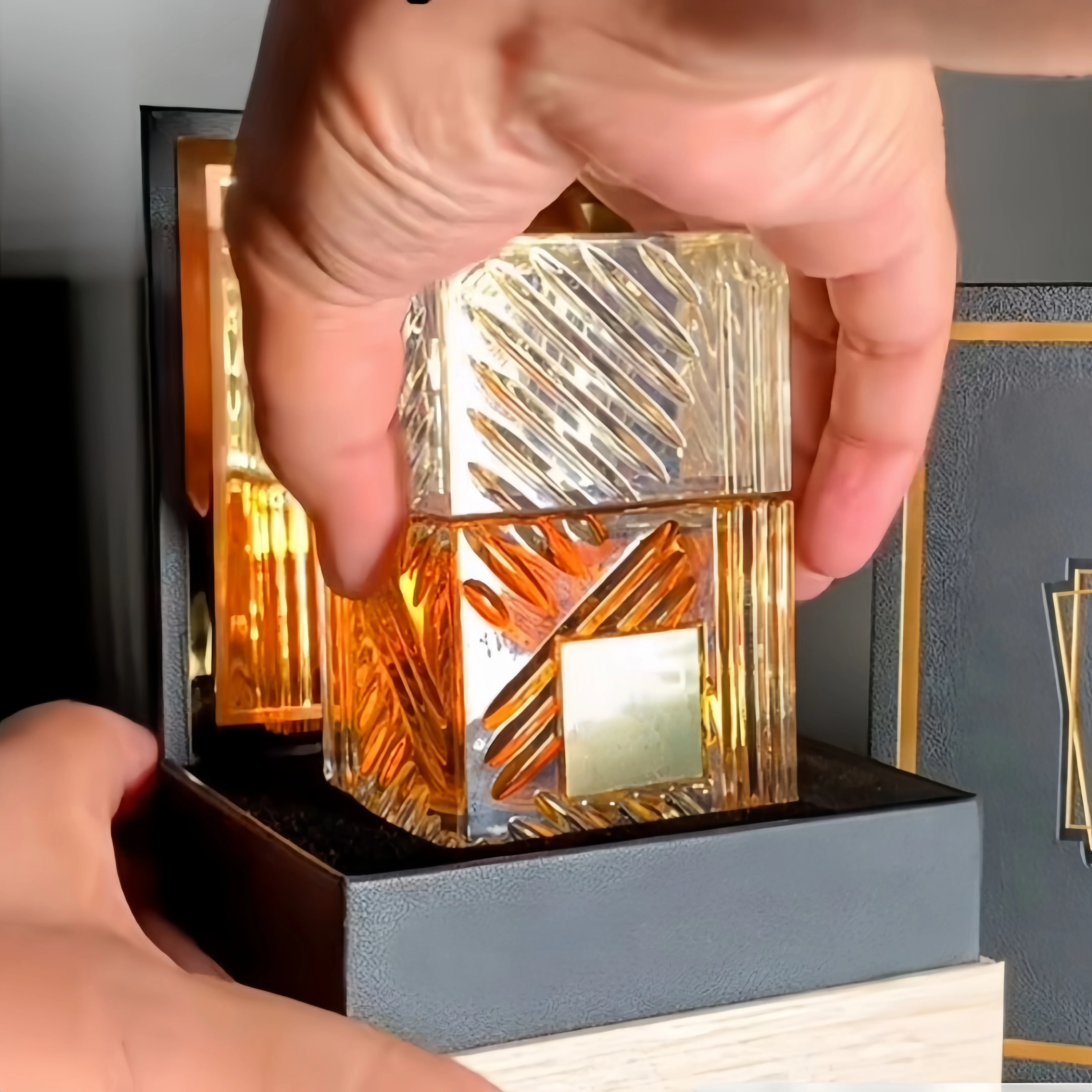 Profumo Kamla da 100 ml - Rafa mediorientale - Spray per il corpo da uomo per uomo e donna, Fragranza a lunga durata, Colonia regalo di alta qualità