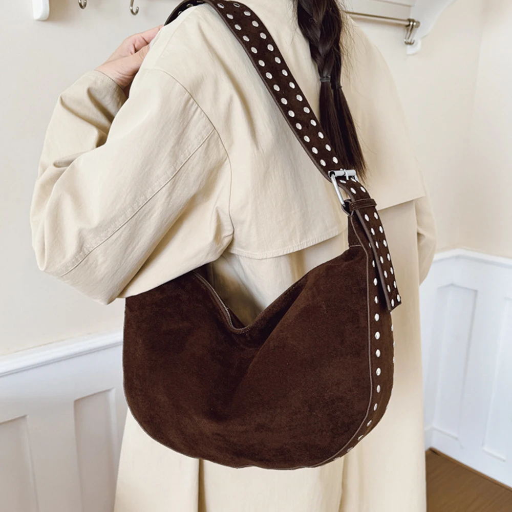 

Wide Studded Strap Shoulder Bag Half Moon Cloud Dumpling Bags for Women Designer Handbags Punk Rivet Shopper Purse Female Clutch