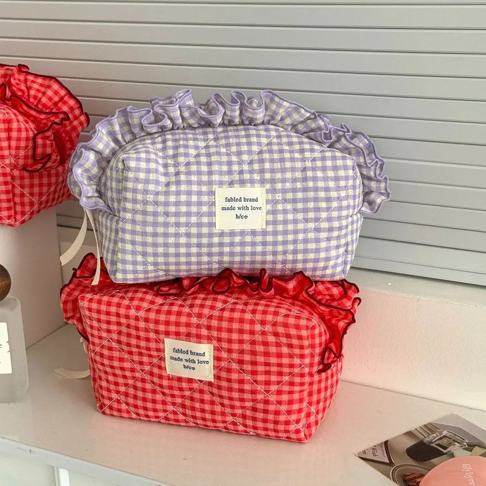 

High Value Portable Berry Color Cosmetic Bag Large Capacity Sweet Eyebrow Pencil Storage Bag Lattice Lace Clutch