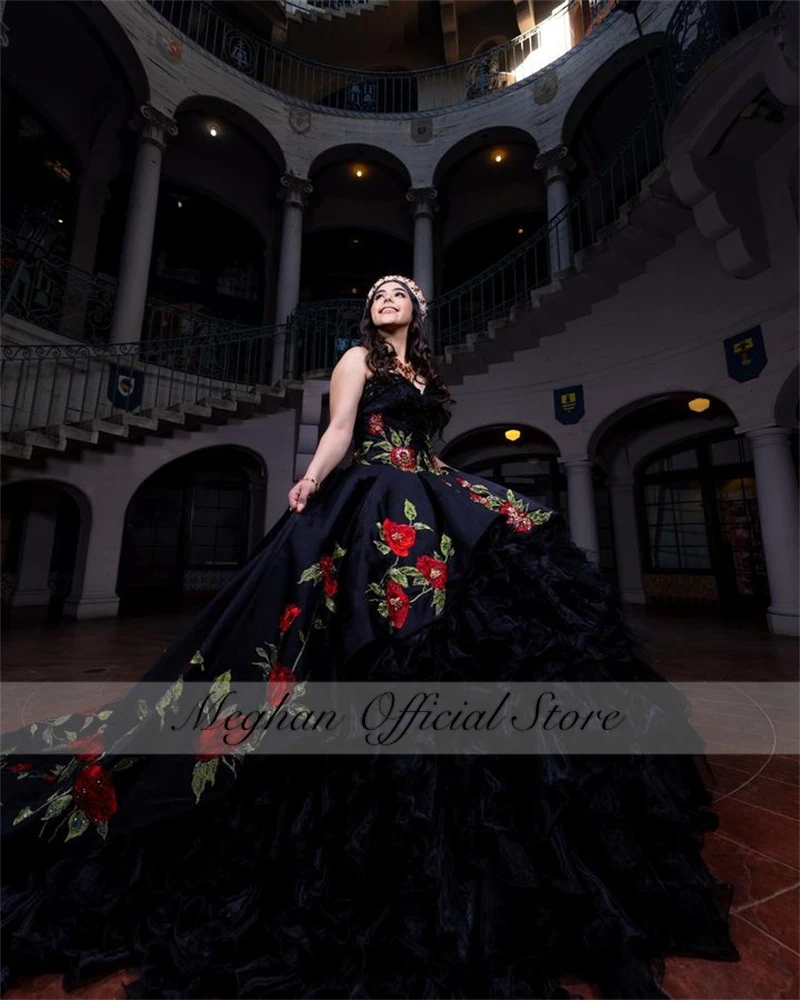 Black Sweetheart Quinceanera Dress 2024 Appliques Prom Dress Ball Gown Ruffles Tiered Puffy Luxury Sweet 16 15 Customized