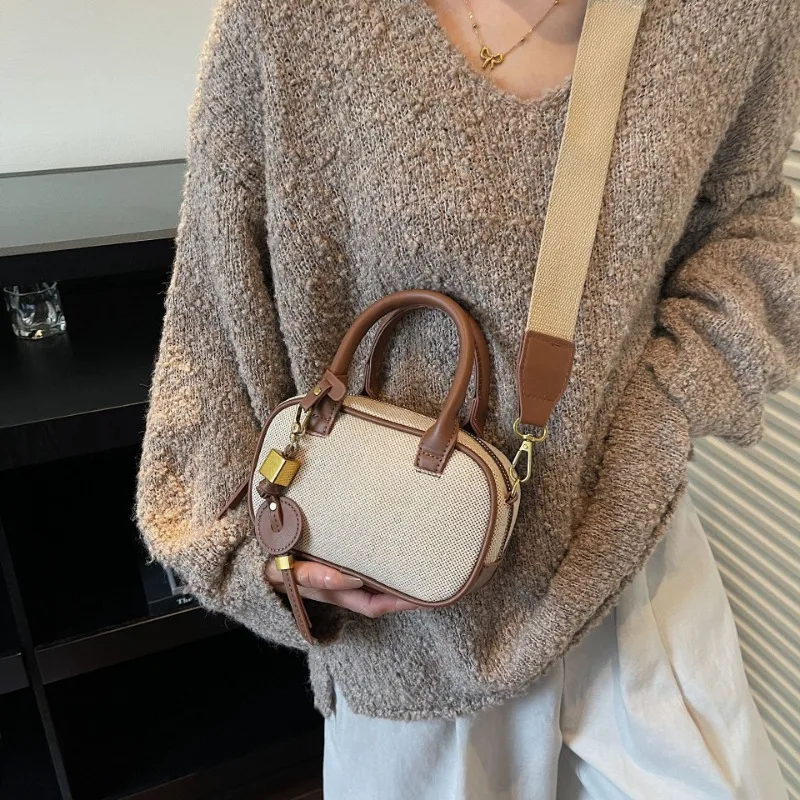 

Fashionable and Simple Single-shoulder Canvas Handbag, High-end and Versatile Square Bag with Shoulder Strap