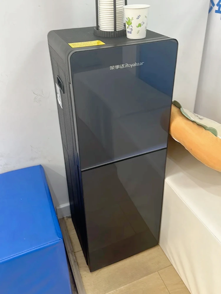 

Небольшой диспенсер для воды в общежитии, новое ведро под диспенсер для воды, бытовой вертикальный автоматический интеллектуальный охлаждение и отопление