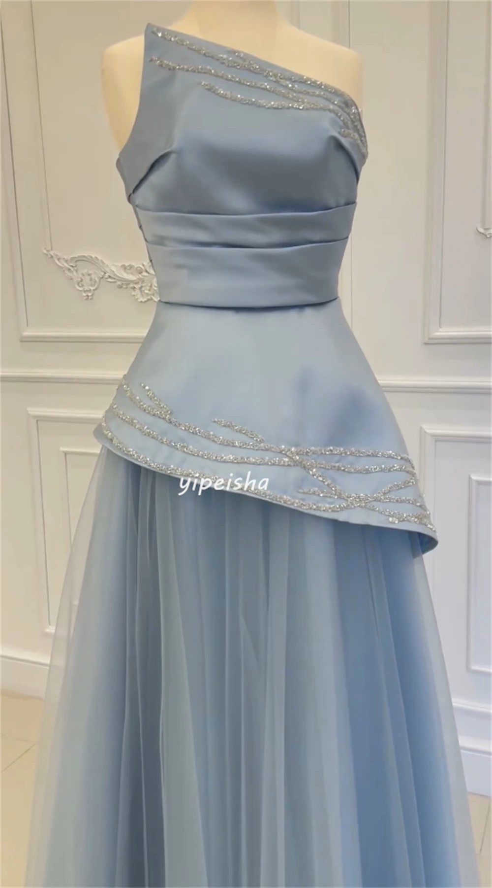 ที่กําหนดเองคุณภาพสูง Tulle Sequined Ruched A-Line หนึ่งไหล่ Midi ชุด Quinceanera เซ็กซี่ Sparkle ขนาด