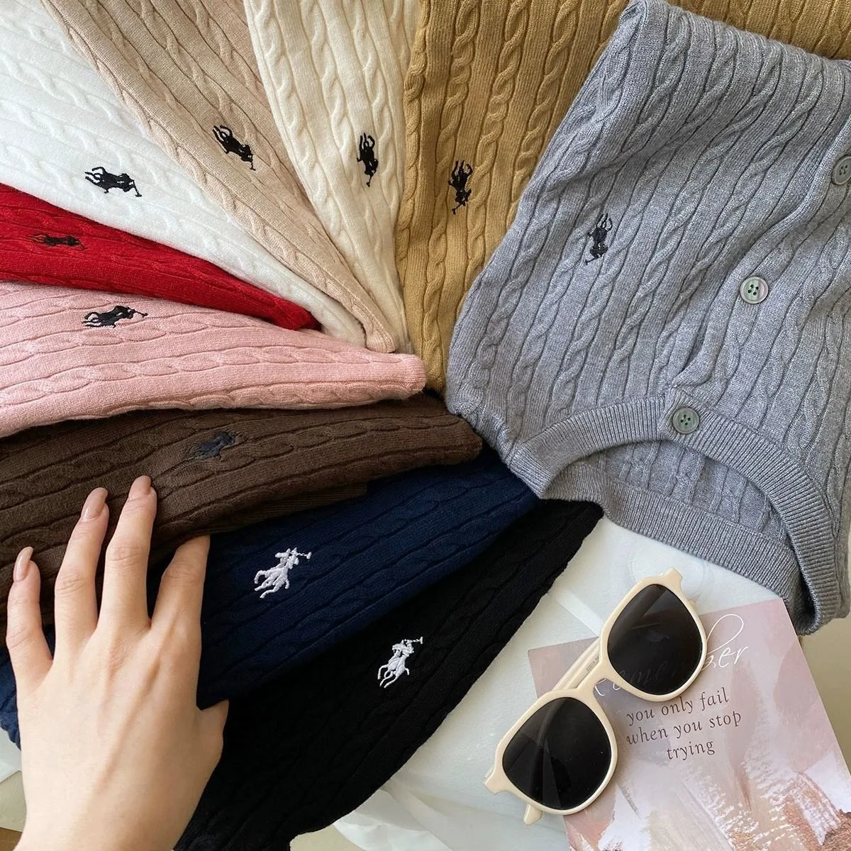 سترة نسائية محبوكة باللون الأحمر والأبيض برقبة دائرية مطرزة للخريف والشتاء أوائل الربيع سترة ذات طراز عتيق من مزيج البوليستر #3