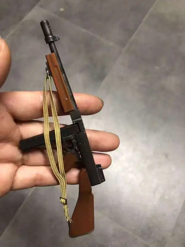 Pistola mitragliatrice Thompson in plastica in scala 176 Modello della Seconda Guerra Mondiale Pistola giocattolo soldato dell'esercito americano per giocattolo Action Figure