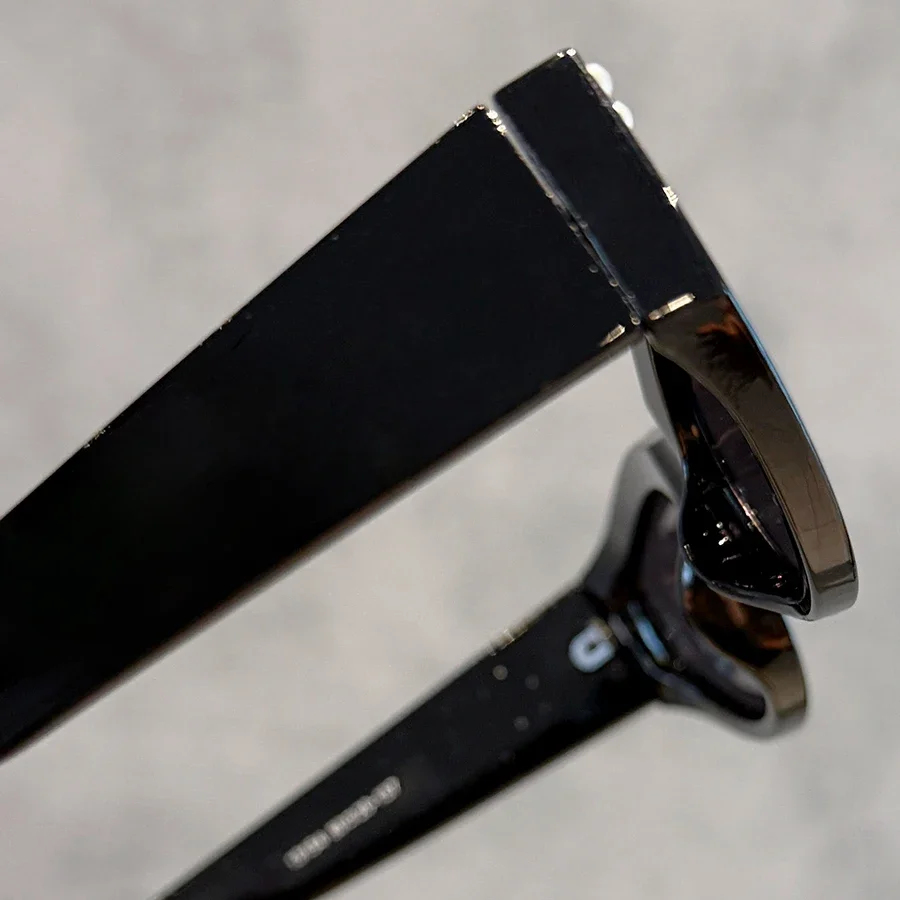 1 قطعة نظارات الموضة النسائية الجديدة شكل بيضاوي شخصية العصرية مطعمة باللؤلؤ تصميم عصري نمط الشارع هدية عيد أداء يومي #4