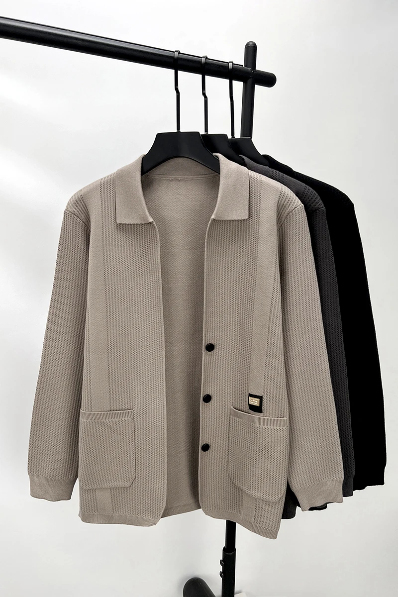 أزياء العلامة التجارية إلكتروني تنقش سترة متماسكة الرجال عالية الجودة جيب بسيط عارضة الراحة الاتجاه الجديد زر التلبيب سترة معطف