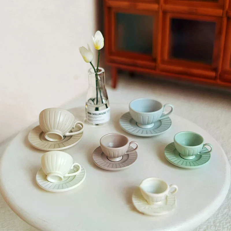 2Pcs Dollhouse Miniature Dining Ware Mini Vertical Pattern Coffee Cup Plate Set Toy Model Doll House Accessories