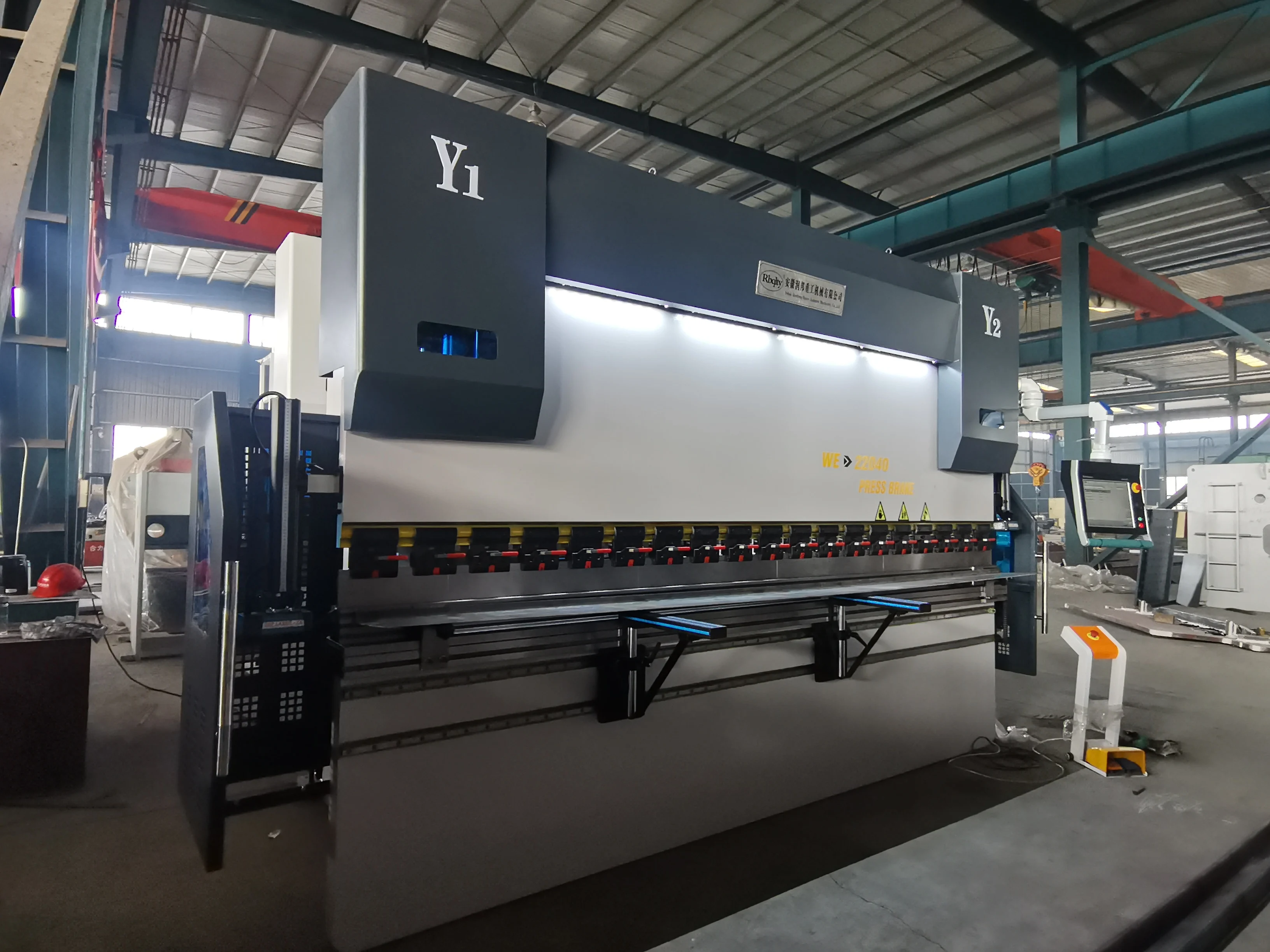 High Quality 220T 4000mm Hydraulic Bender Machine 8+1 Axis CNC Press Brake