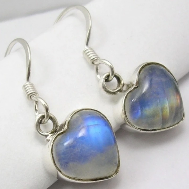 Mode Prägnante Synthetische Mondlicht Stein Herzförmige Baumeln Ohrringe für Frauen Elegante Anhänger Festival Hochzeit Schmuck Handwerk