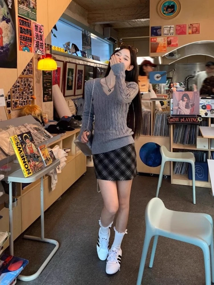 سترات نسائية ملتوية يابانية كلاسيكية لربيع وخريف وفتحة رقبة على شكل V لعام 2025 على الطراز الكوري وأكمام طويلة ملابس علوية محبوكة بقصة ضيقة وبلوفرات #2