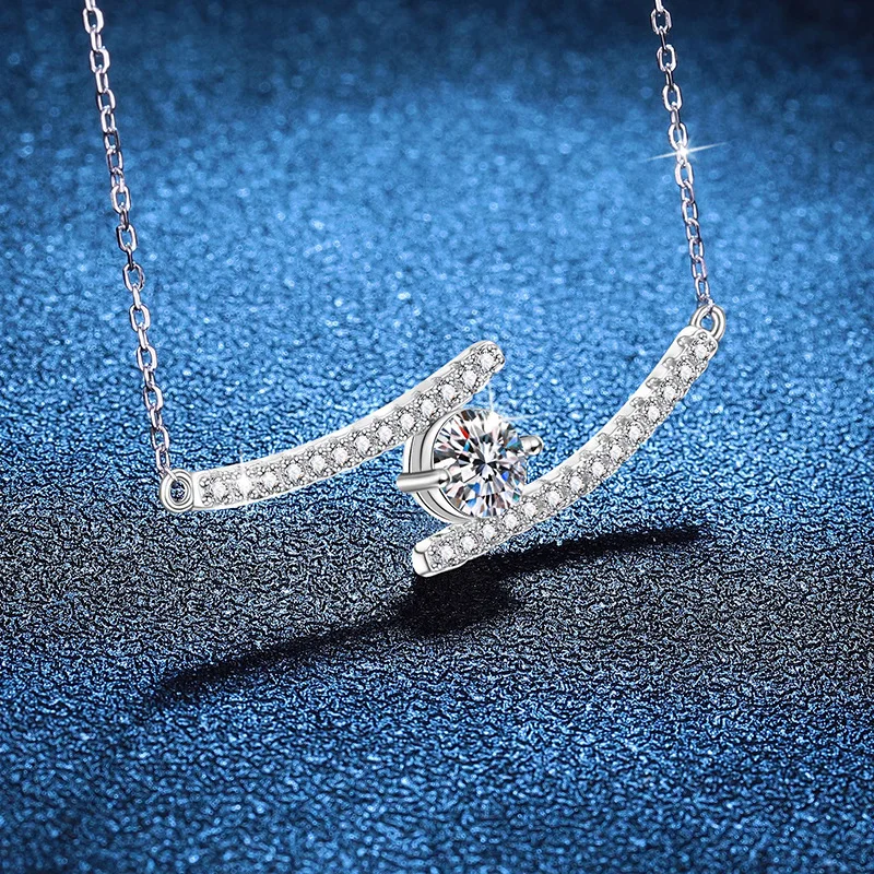 Platinum PT95018k Gold Necklace with Moissanite Pendant, Korean Version Gemini Smile, 1 Carat Moissanite Necklace, Light Luxury