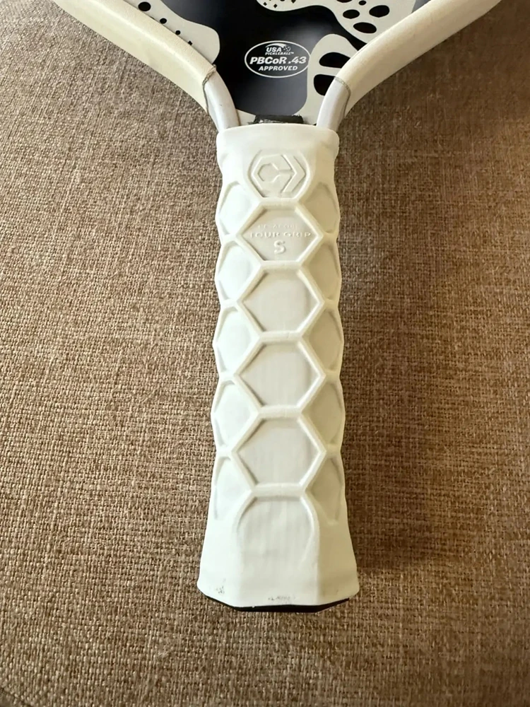 

1 шт., подставка для ракетки для пляжного тенниса, пиклбола, бадминтона, аксессуары, многоцветная защита для весла, защита от пота, 2025