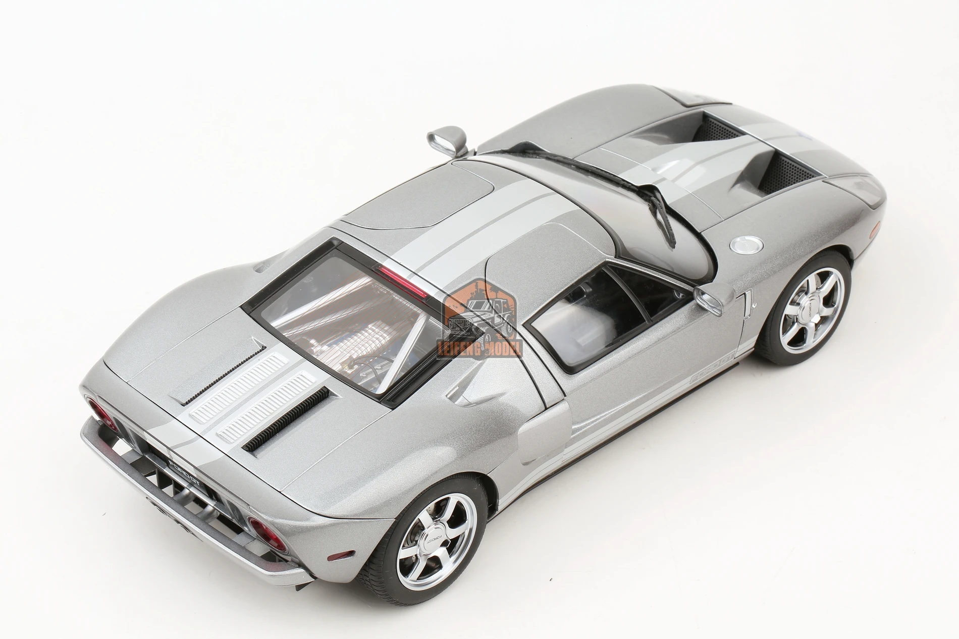 AUTOart 1/18 Ford GT40 Metal  Car Model