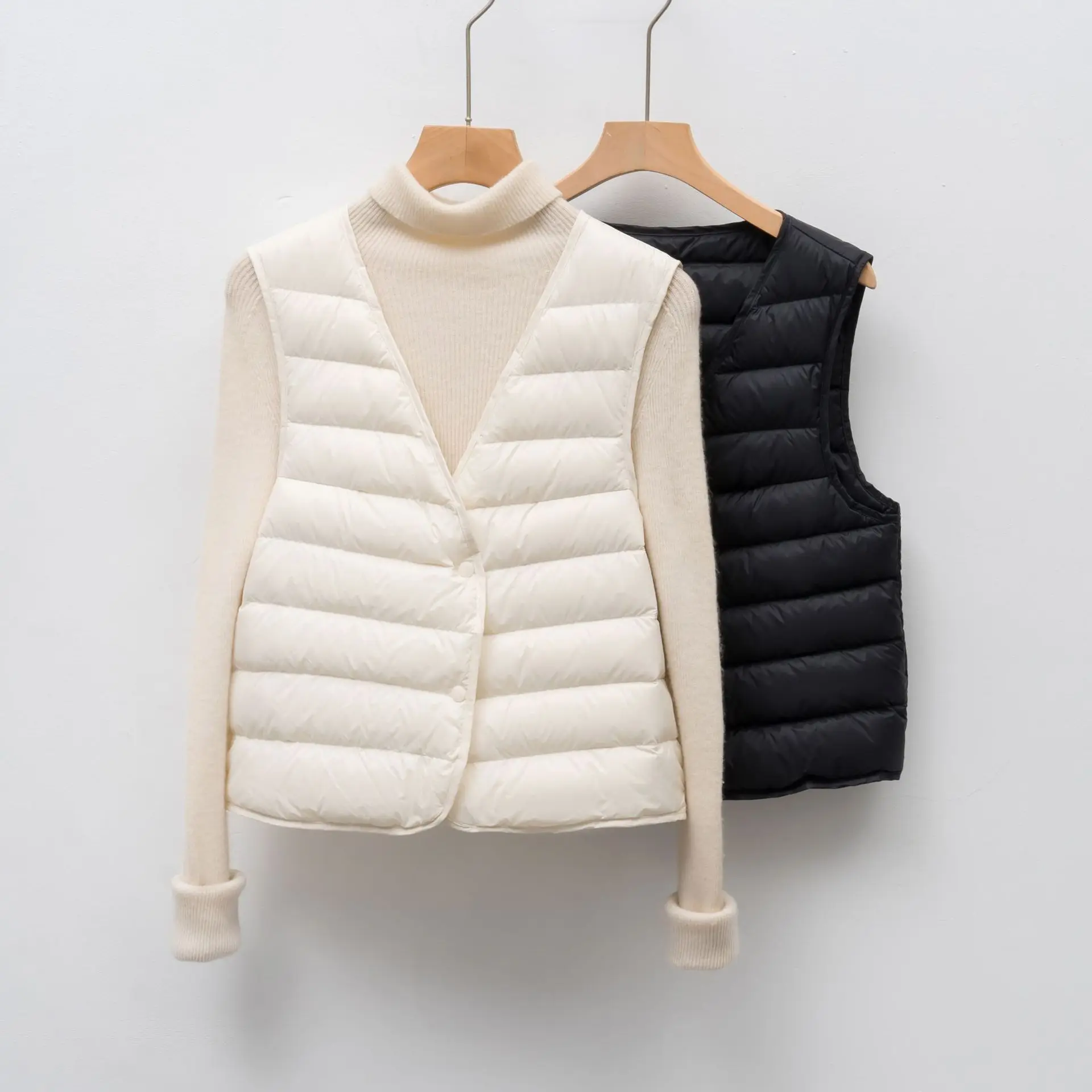 

New Autumn/Winter Simple Layering Down Vest 2026 Winter Goose Down Coat Vest Women Lightweight Striped Lining Sleeveless Jacket