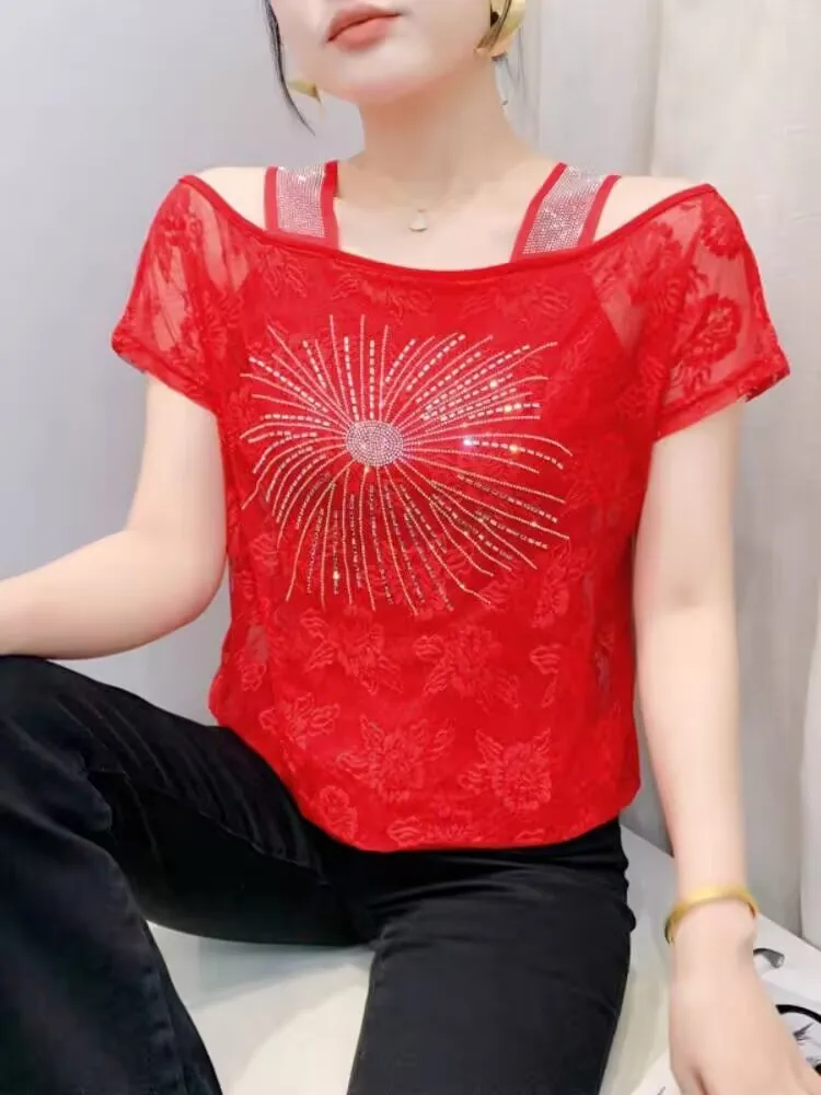 2025 فضفاض لافتة للنظر الإناث تي شيرت الربيع الصيف امرأة قصيرة الأكمام بلايز المحملة مائل طوق الدانتيل الكتف قبالة الماس مجموعة