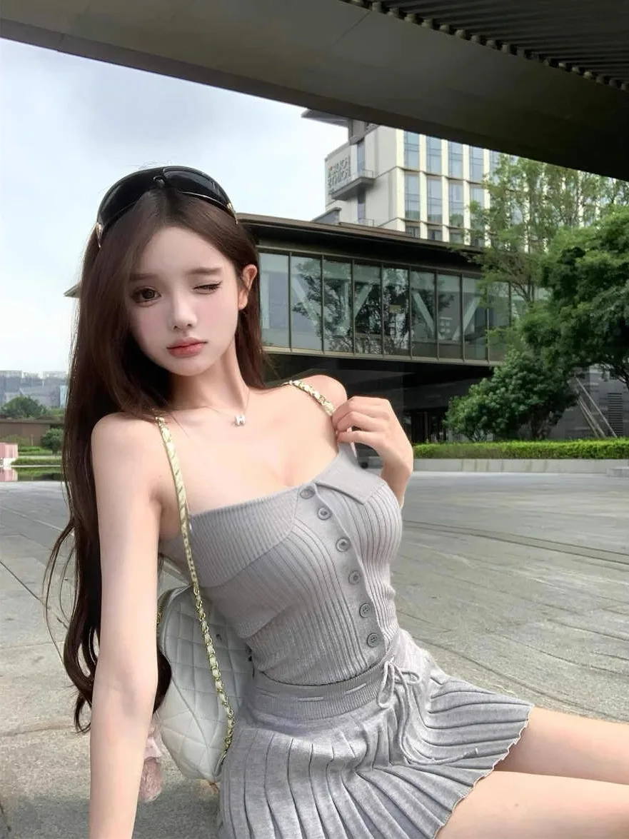

Gray Knitted Tube Top Vest Women's Casual Set Pleated Skirt Two Piece Set Spring Fashion Outfits for Young Adults