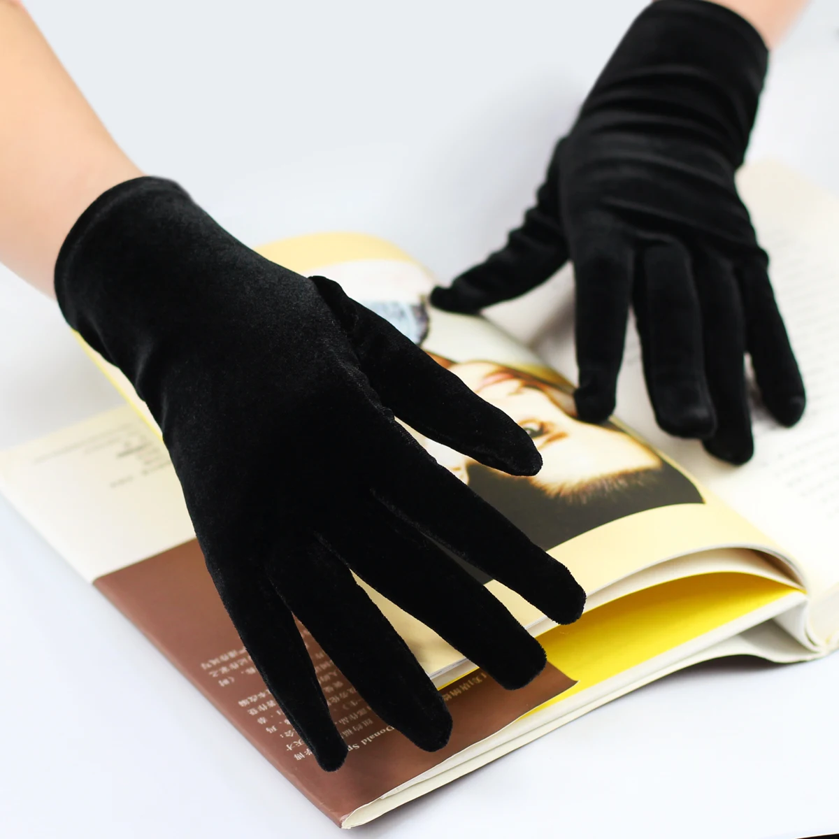 Simple Wedding Bridal Black Short Gloves Cozy Velvet Handschuh Wrist Finger Brides Bridesmaid Gloves
